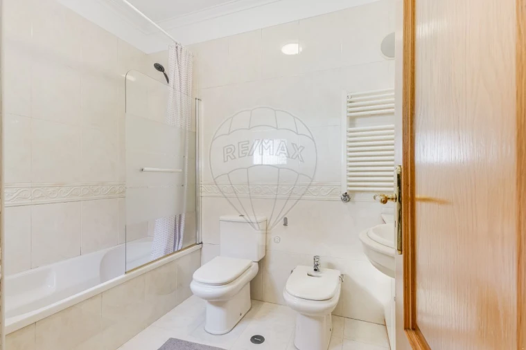 Moradia T3 para Venda em Vialonga Foto 5