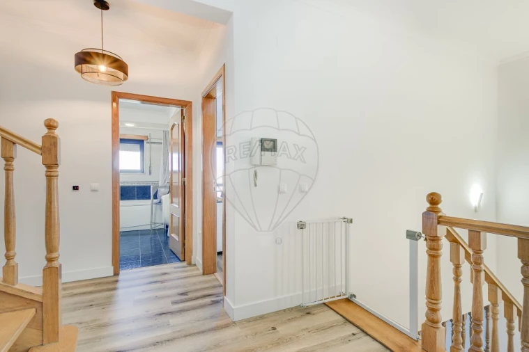 Moradia T3 para Venda em Vialonga Foto 7