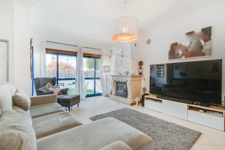 Moradia T3 para Venda em Vialonga Foto 32