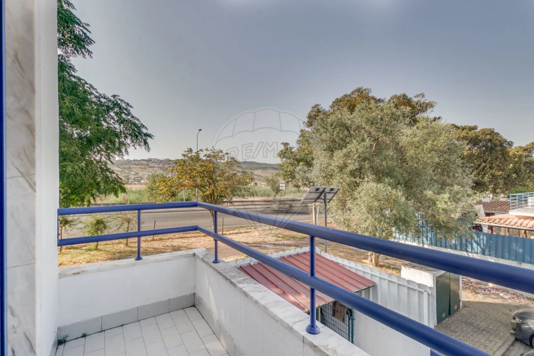 Moradia T3 para Venda em Vialonga Foto 12