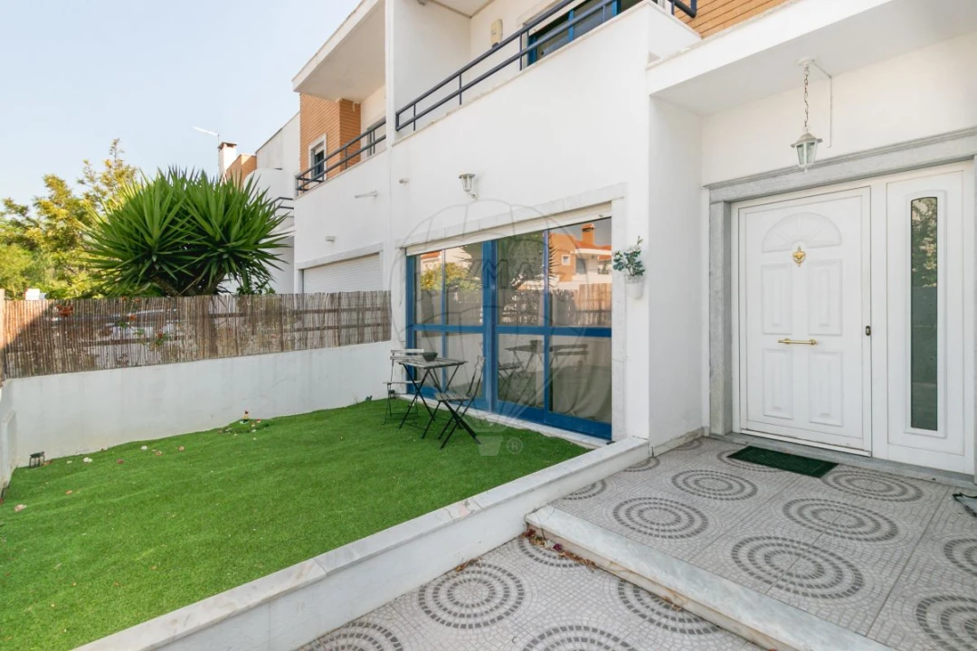 Moradia T3 para Venda em Vialonga Foto 44