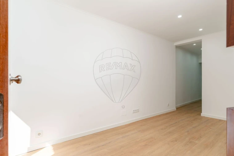 Apartamento T1 para Venda em São Vicente Foto 13