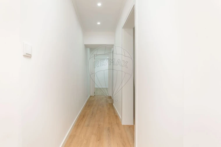Apartamento T1 para Venda em São Vicente Foto 11