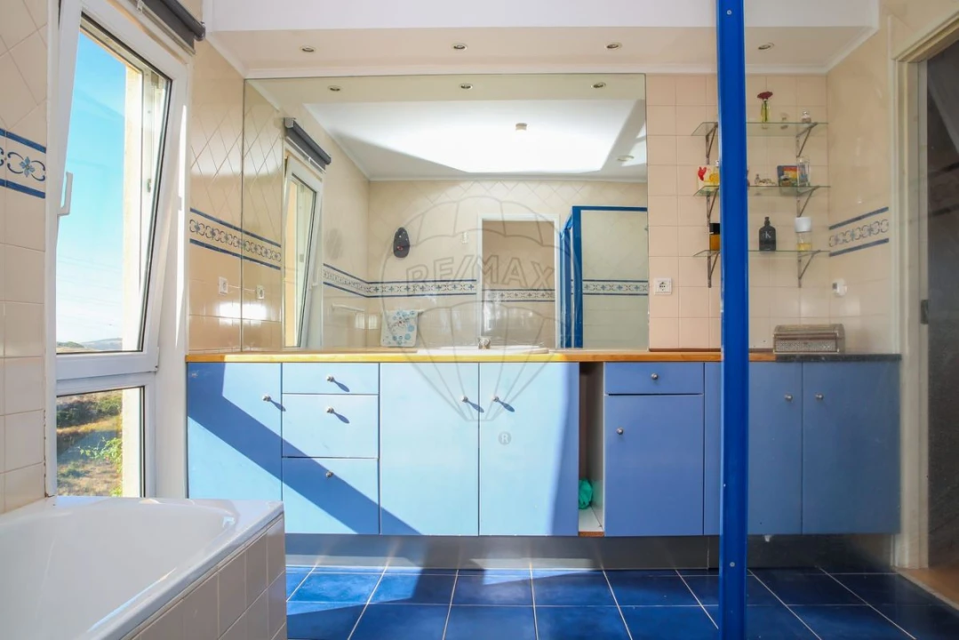 Moradia T5 para Venda em Santiago dos Velhos Foto 29