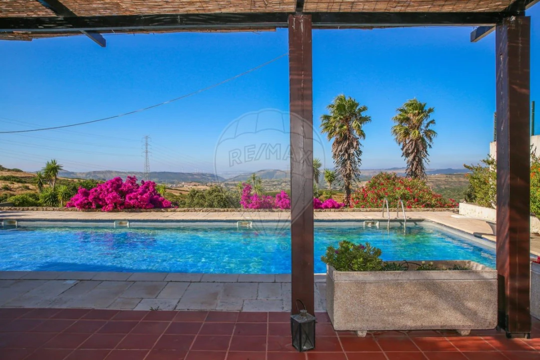 Moradia T5 para Venda em Santiago dos Velhos Foto 12