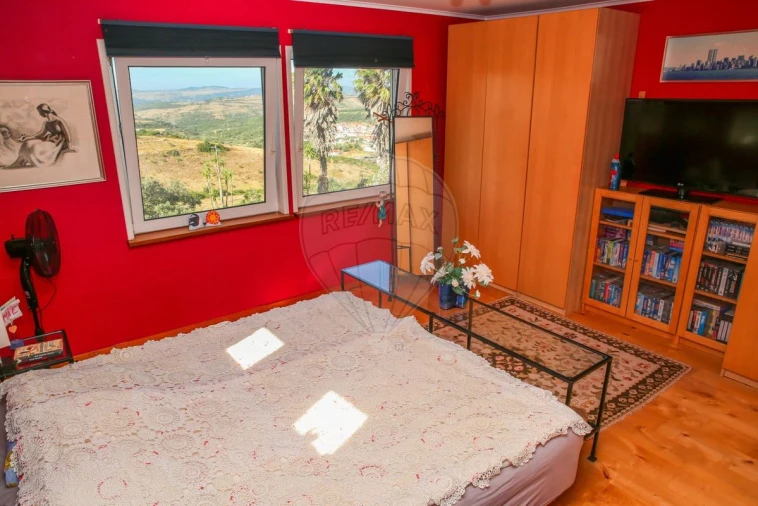 Moradia T5 para Venda em Santiago dos Velhos Foto 35