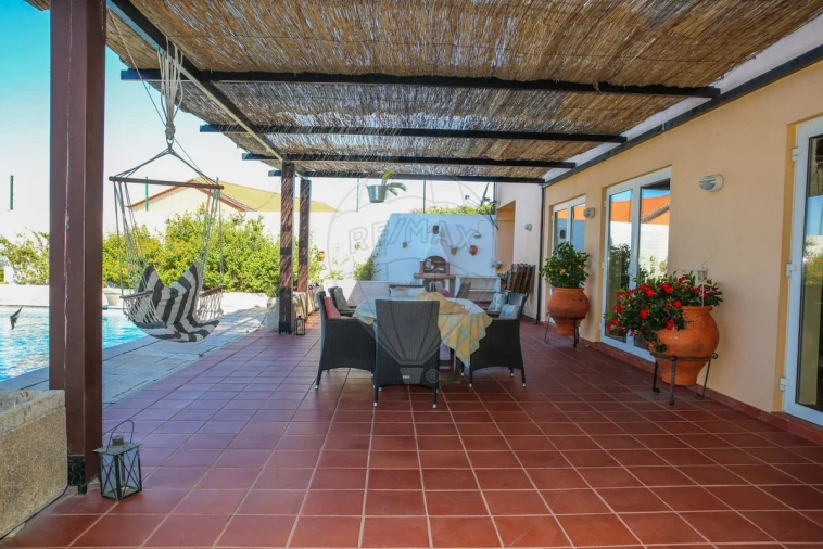 Moradia T5 para Venda em Santiago dos Velhos Foto 11