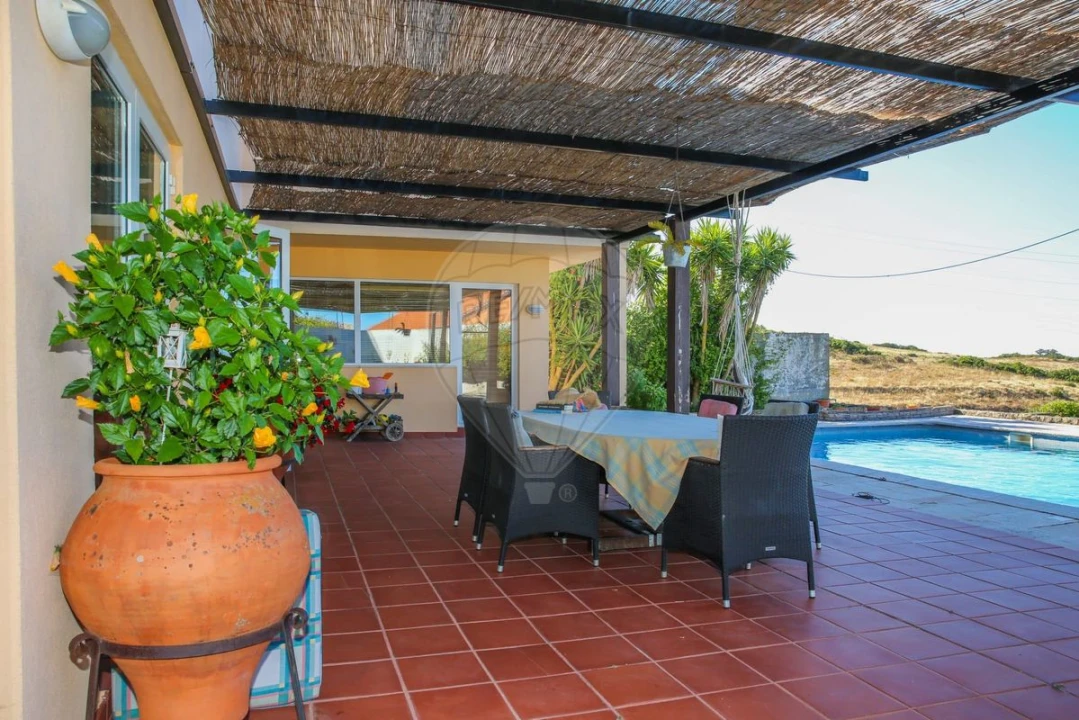 Moradia T5 para Venda em Santiago dos Velhos Foto 13