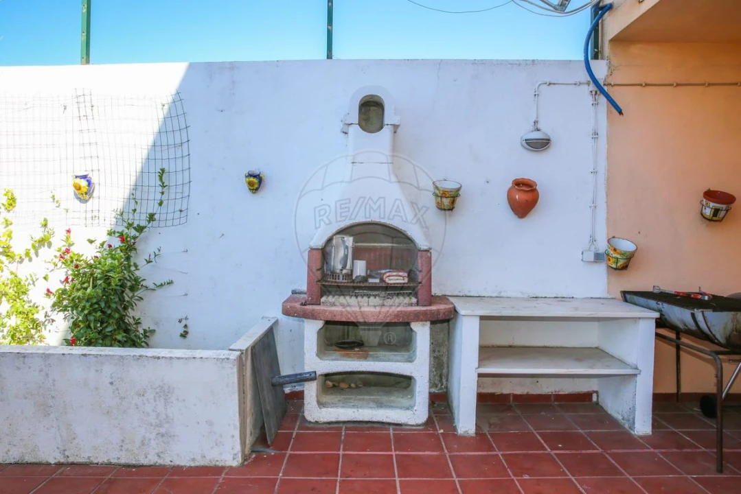 Moradia T5 para Venda em Santiago dos Velhos Foto 18