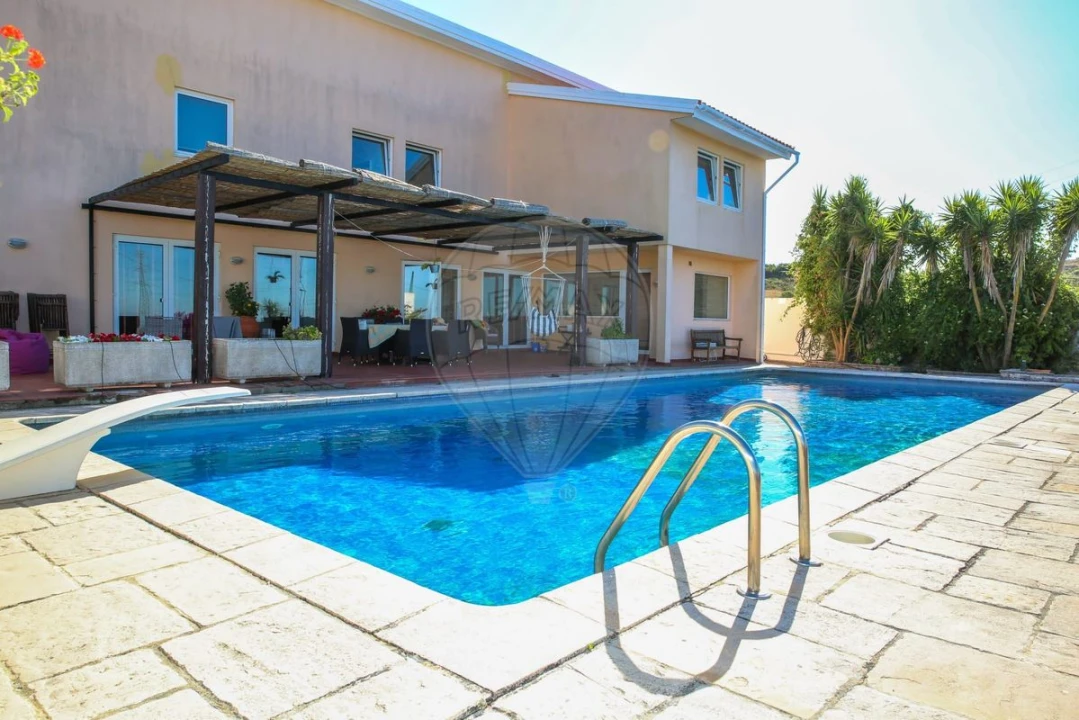 Moradia T5 para Venda em Santiago dos Velhos Foto 16