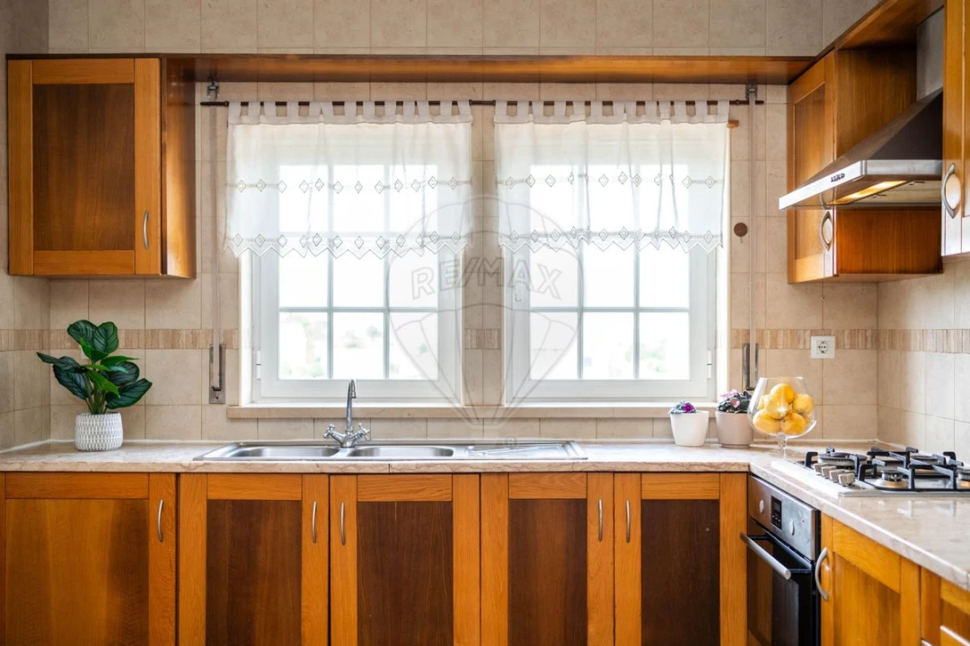 Moradia T4 para Venda em Gaeiras Foto 9