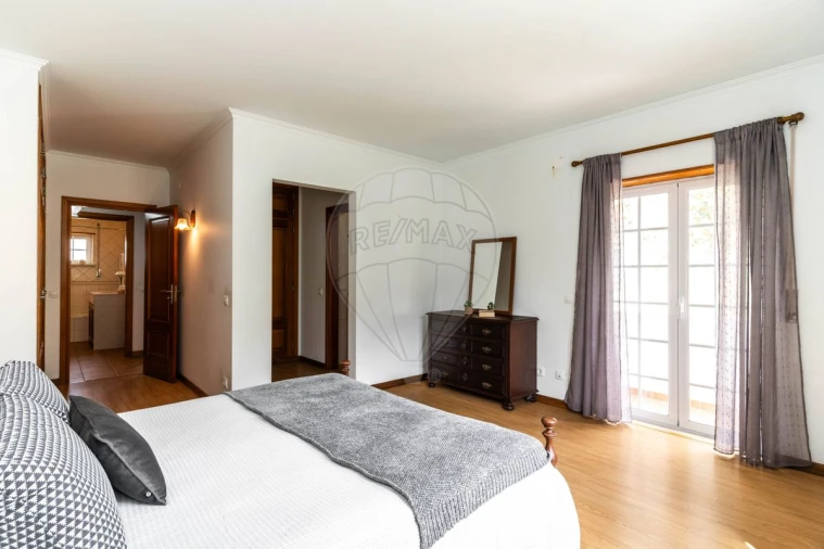 Moradia T4 para Venda em Gaeiras Foto 23