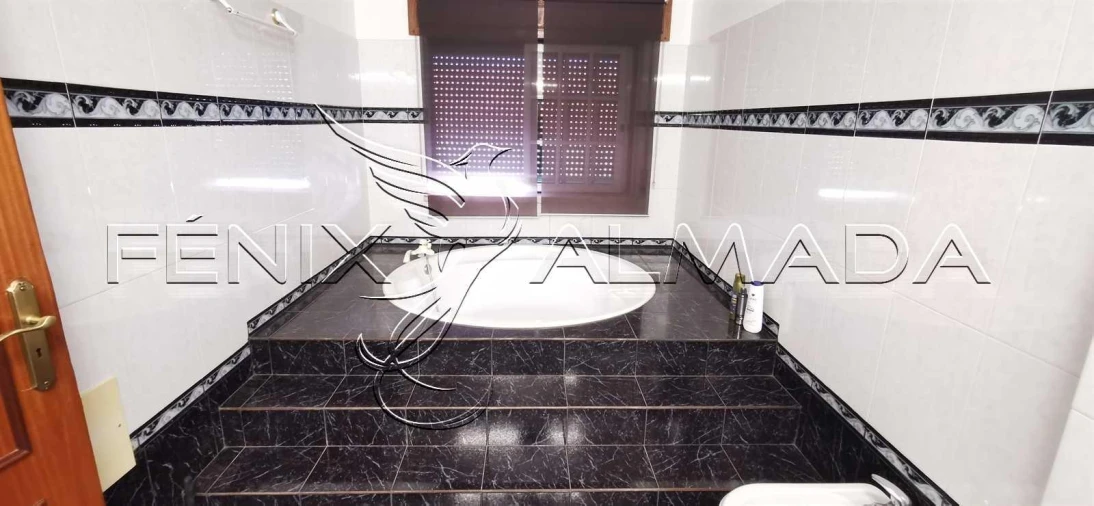 Moradia T3 para Venda em Corroios Foto 14