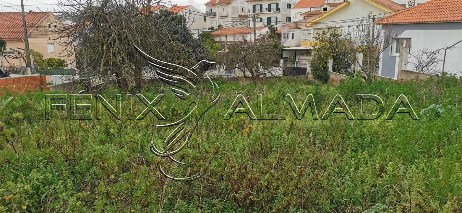 Terreno para Venda em Charneca de Caparica e Sobreda Foto 1
