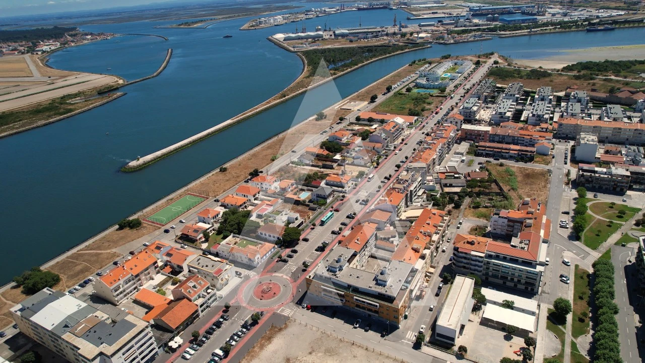 Prédio para Venda em Gafanha da Nazaré Foto 11