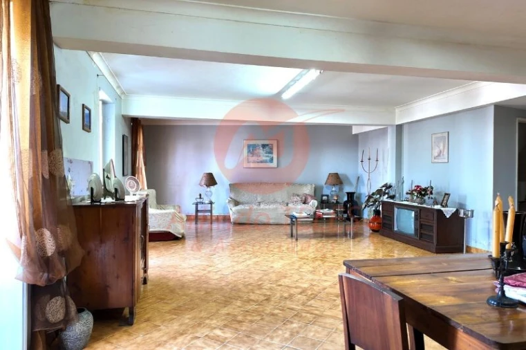 Loja para Arrendamento em Biscoitos Foto 3