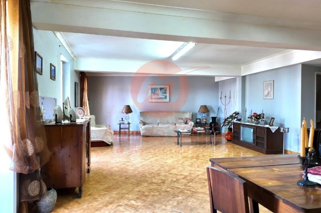 Loja para Arrendamento em Biscoitos Foto 3