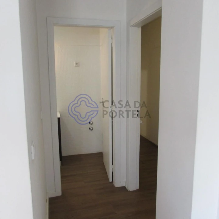 Apartamento T4 para Venda em Lordelo do Ouro e Massarelos Foto 1