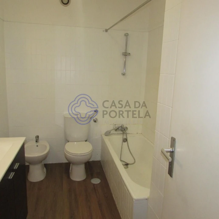 Apartamento T4 para Venda em Lordelo do Ouro e Massarelos Foto 35