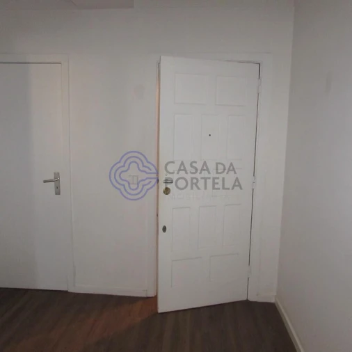 Apartamento T4 para Venda em Lordelo do Ouro e Massarelos Foto 3
