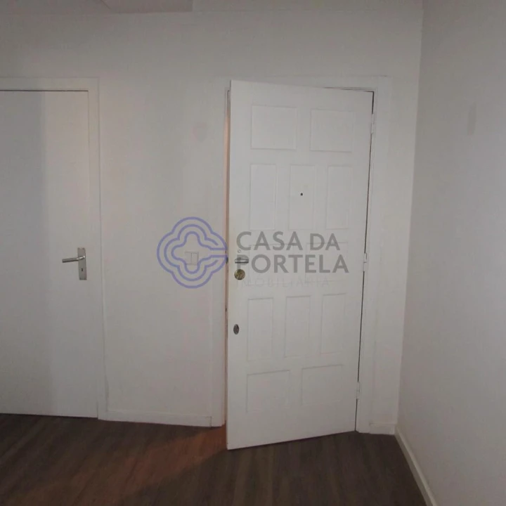 Apartamento T4 para Venda em Lordelo do Ouro e Massarelos Foto 3