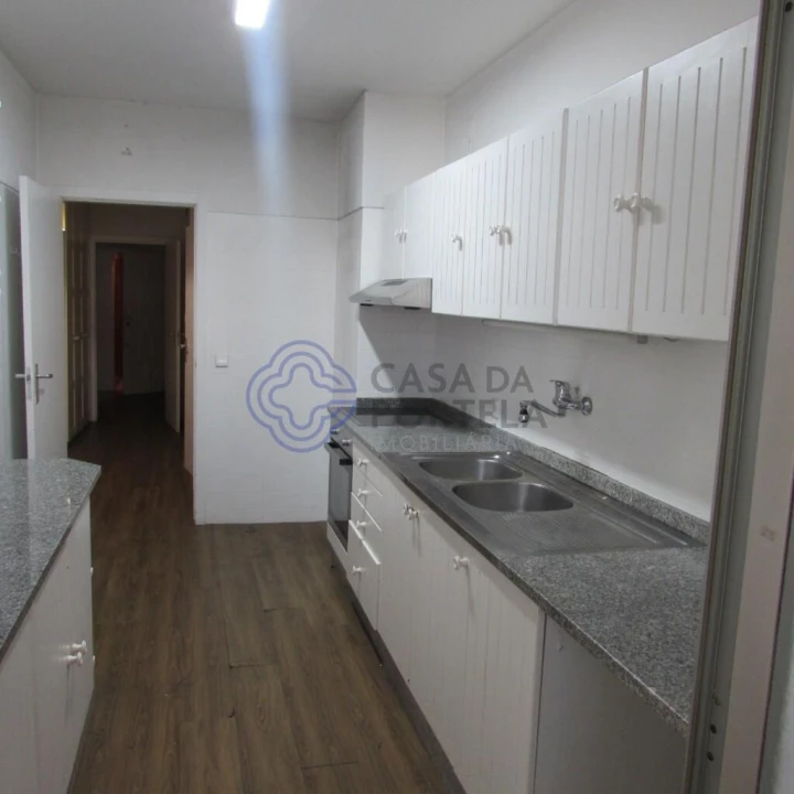 Apartamento T4 para Venda em Lordelo do Ouro e Massarelos Foto 24