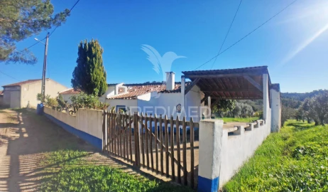 Quinta T4 para Venda em Reliquias