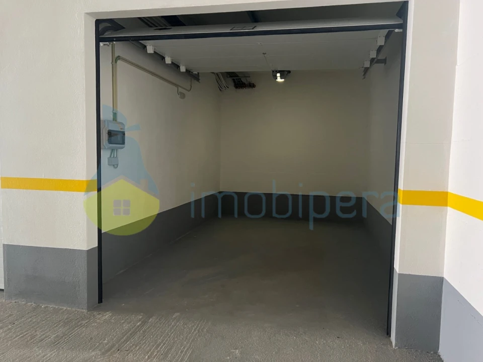 Garagem para Arrendamento em São Bartolomeu de Messines Foto 6