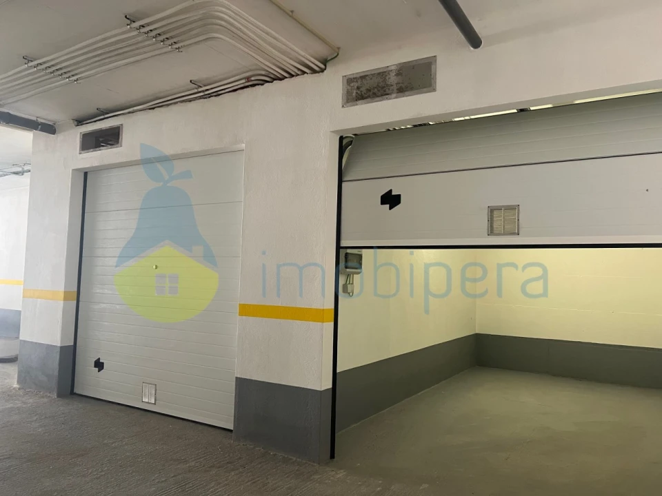 Garagem para Arrendamento em São Bartolomeu de Messines Foto 3