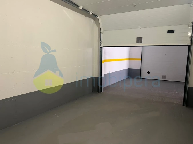 Garagem para Arrendamento em São Bartolomeu de Messines Foto 1