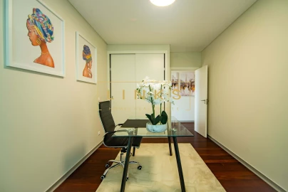 Apartamento T4 para Venda em Funchal (Se)
