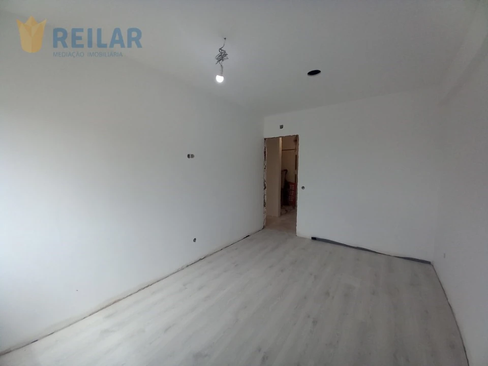 Apartamento T2 para Venda em Carregado e Cadafais Foto 10