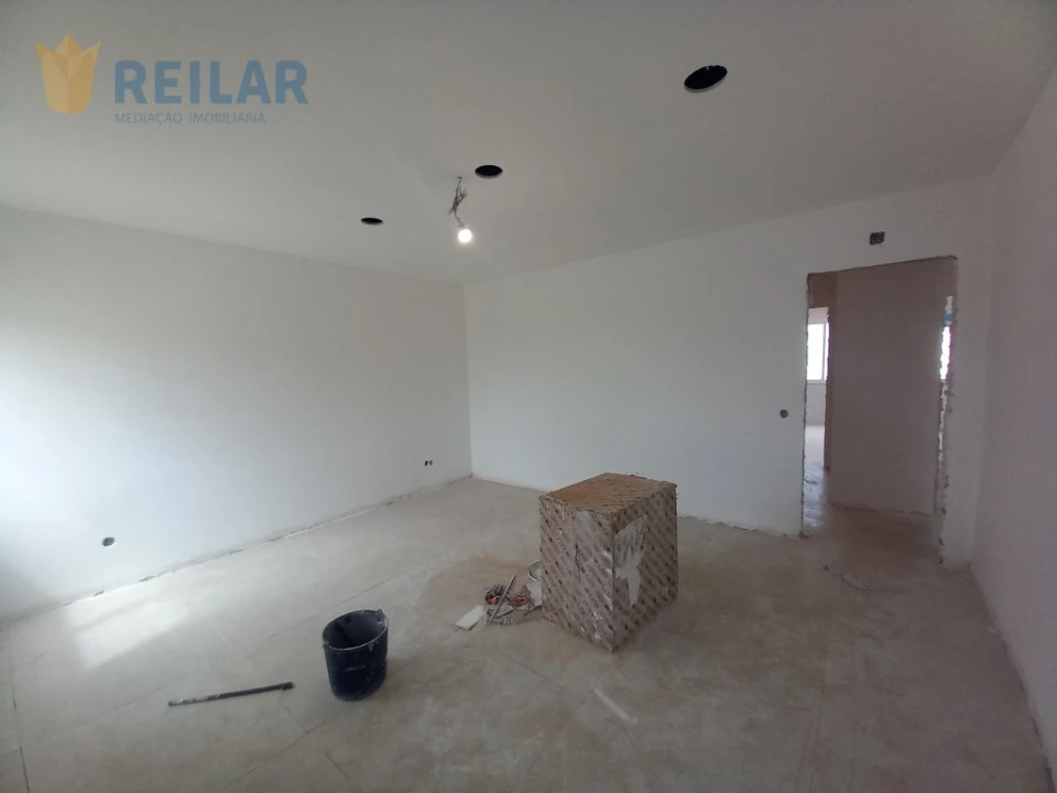 Apartamento T2 para Venda em Carregado e Cadafais Foto 13