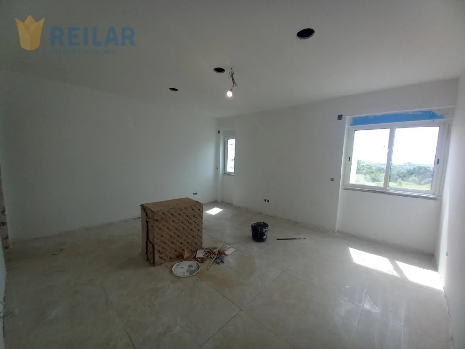 Apartamento T2 para Venda em Carregado e Cadafais Foto 14