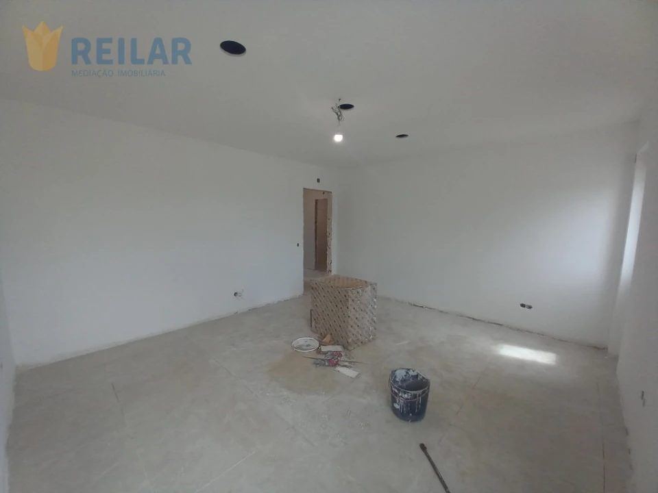 Apartamento T2 para Venda em Carregado e Cadafais Foto 15