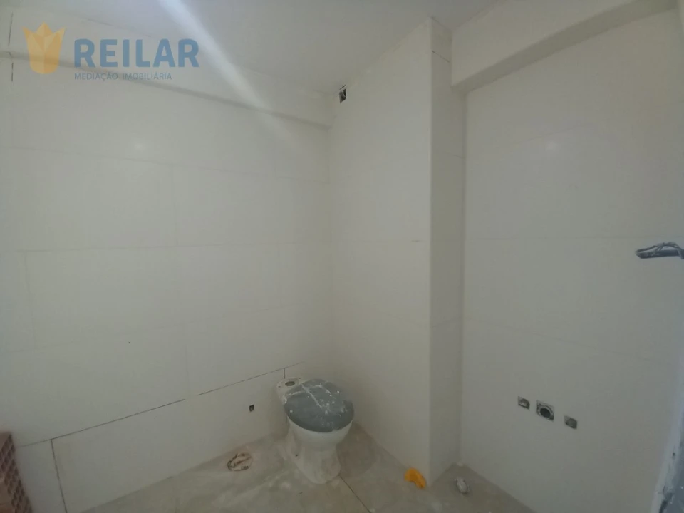 Apartamento T2 para Venda em Carregado e Cadafais Foto 16