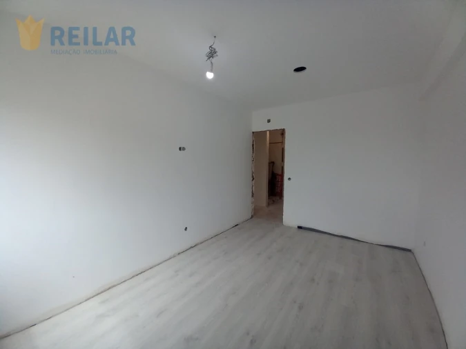 Apartamento T2 para Venda em Carregado e Cadafais Foto 10