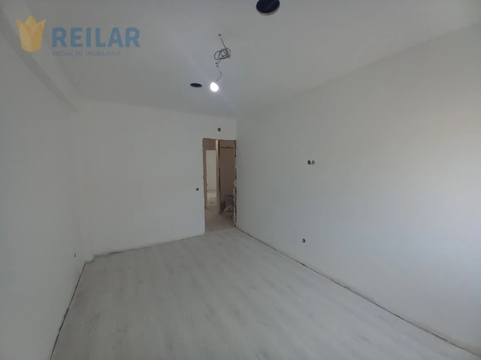 Apartamento T2 para Venda em Carregado e Cadafais Foto 11