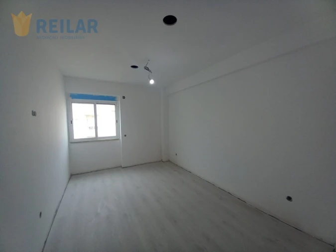 Apartamento T2 para Venda em Carregado e Cadafais Foto 12