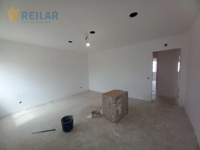 Apartamento T2 para Venda em Carregado e Cadafais Foto 13