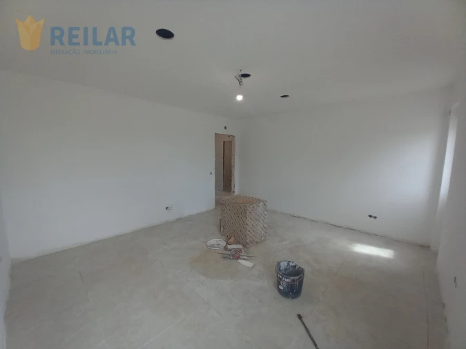 Apartamento T2 para Venda em Carregado e Cadafais Foto 15