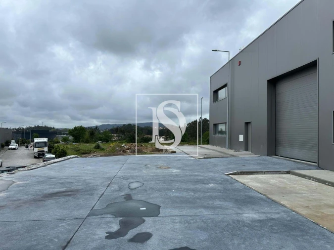 Armazém para Venda em Nogueiró e Tenões