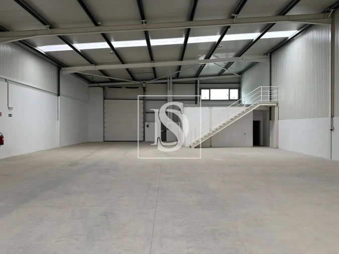 Armazém para Venda em Nogueiró e Tenões Foto 3