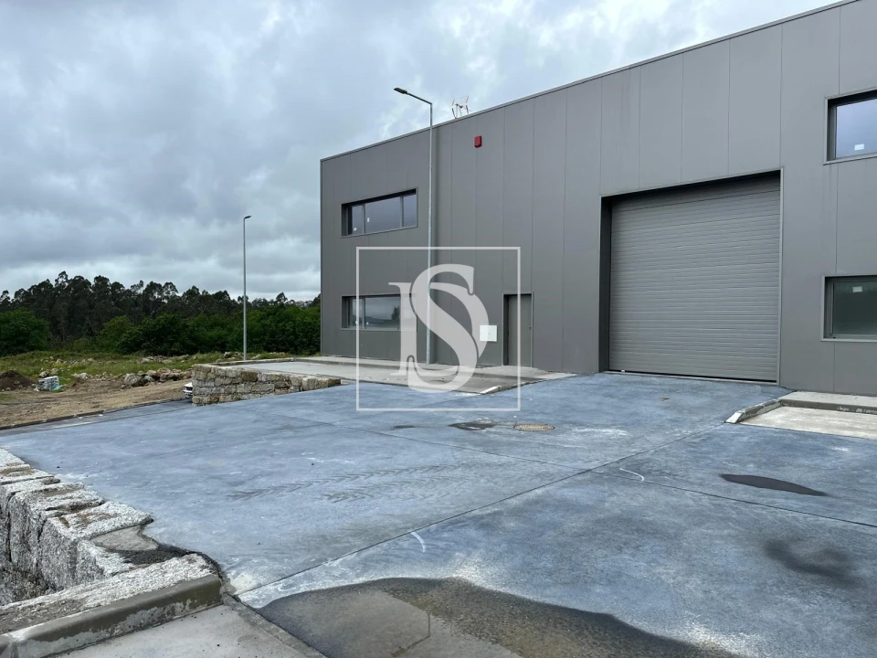 Armazém para Venda em Nogueiró e Tenões Foto 11
