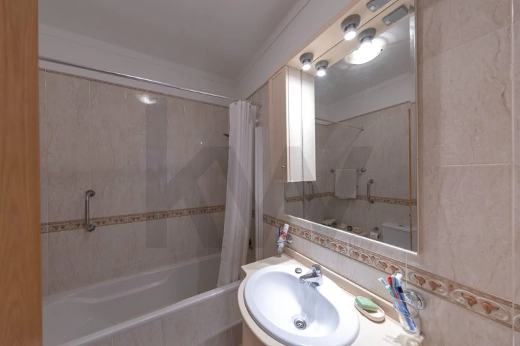 Apartamento T2 para Venda em Portimão Foto 14