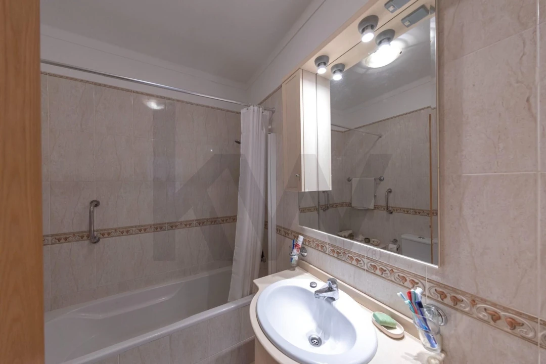 Apartamento T2 para Venda em Portimão Foto 14