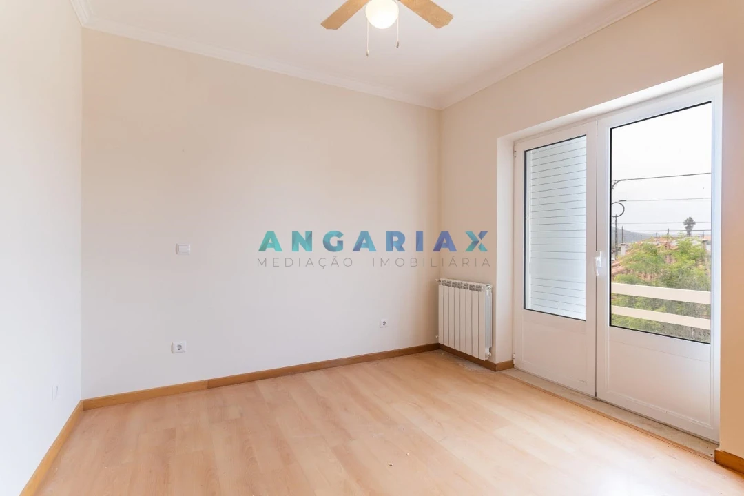 Moradia T5 para Venda em Valado dos Frades Foto 4