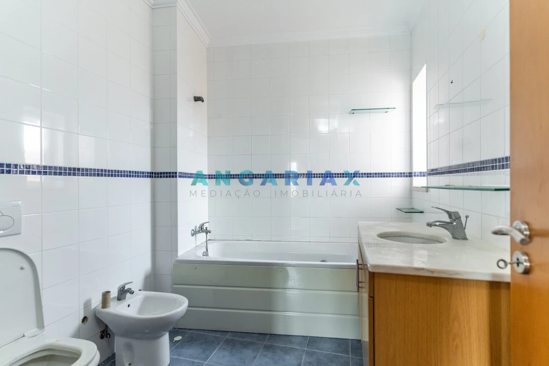 Moradia T5 para Venda em Valado dos Frades Foto 18