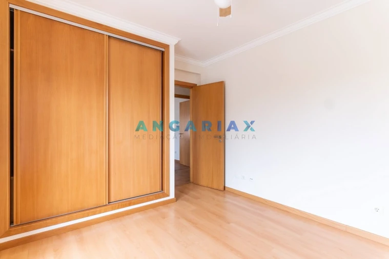 Moradia T5 para Venda em Valado dos Frades Foto 13