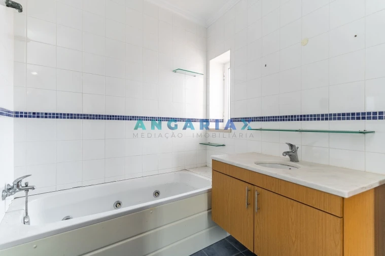 Moradia T5 para Venda em Valado dos Frades Foto 20